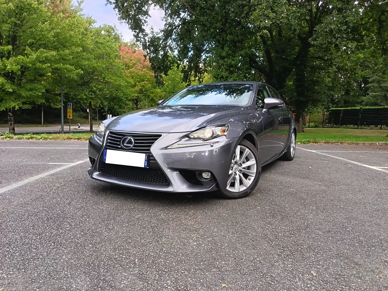 Lexus IS 300 IS 300h Pack — photo 1 of 16