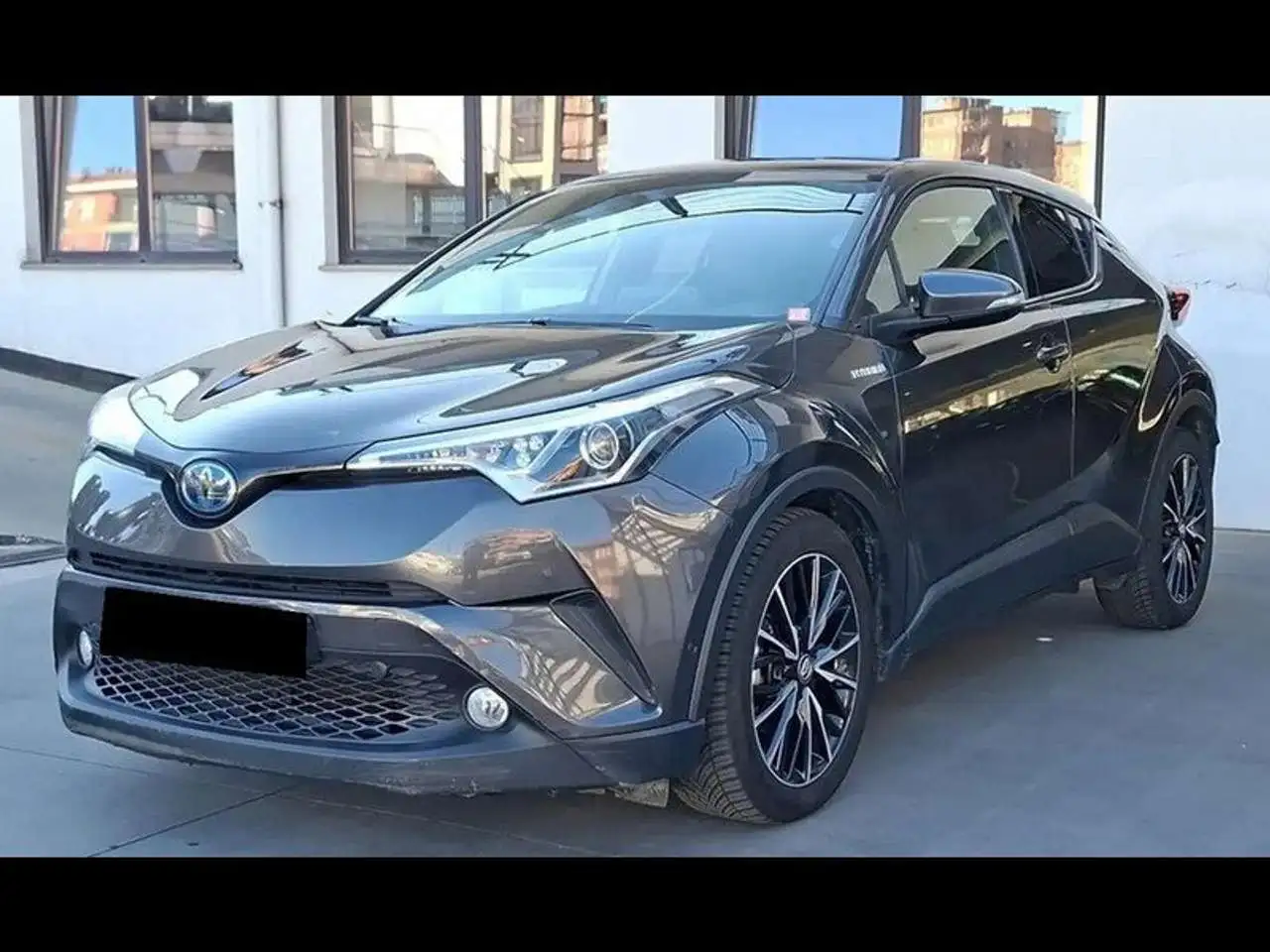 Toyota C-HR 1.8 Hybrid Lounge — photo 1 of 13
