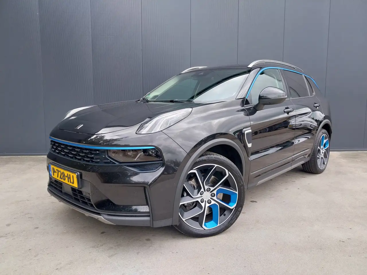 Lynk & Co 01 1.5 PHEV 360 CAMERA PANO DAK ADAP TREKHAAK CRUISE — photo 1 of 40