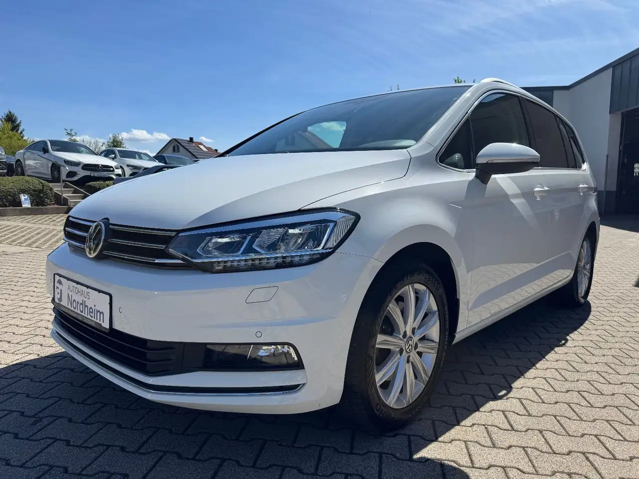 Volkswagen Touran 2.0 TDI Highline DSG/ Klima/ LED/ Kamera — photo 1 of 24