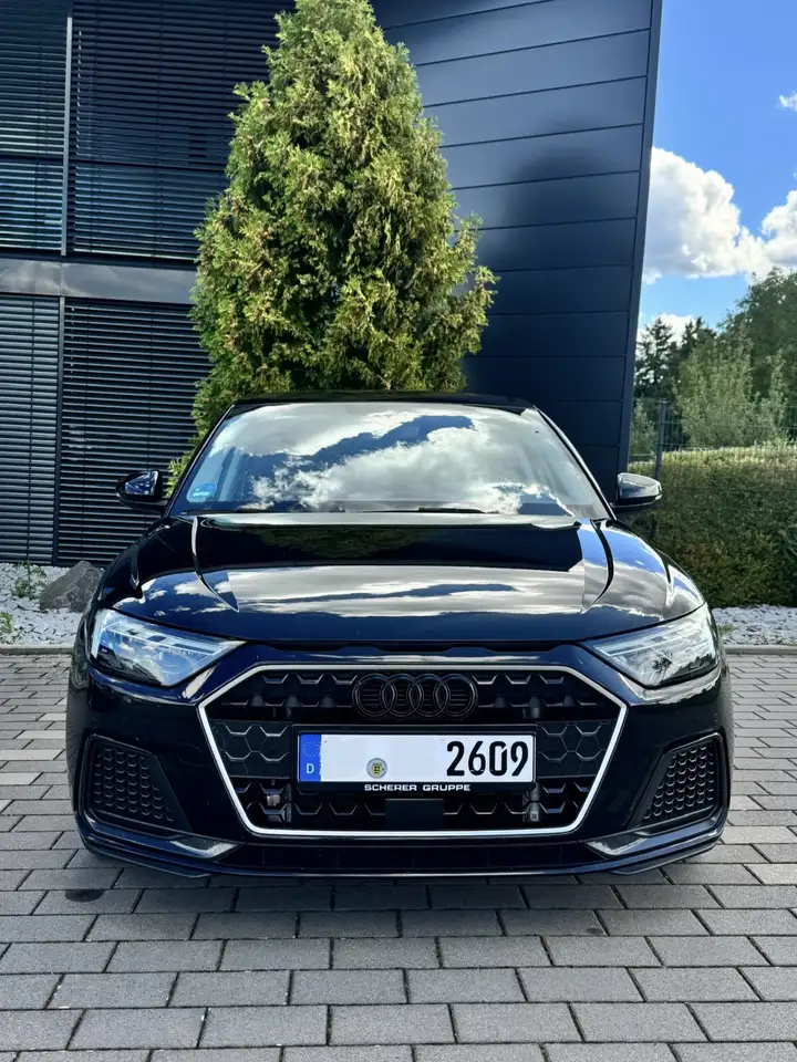Audi A1 35 TFSI advanced — photo 1 of 15