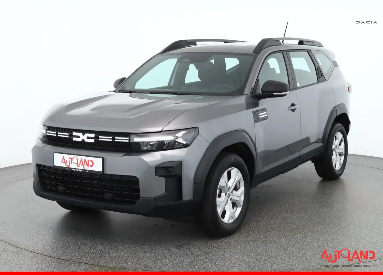Dacia Bigster Essential 140 mHev LED Kamera — photo 1 of 30