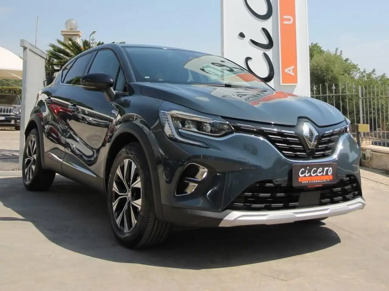 Renault Captur 1.0 eco-g Techno 100cv | 19.900 km | 2024 — photo 1 of 15