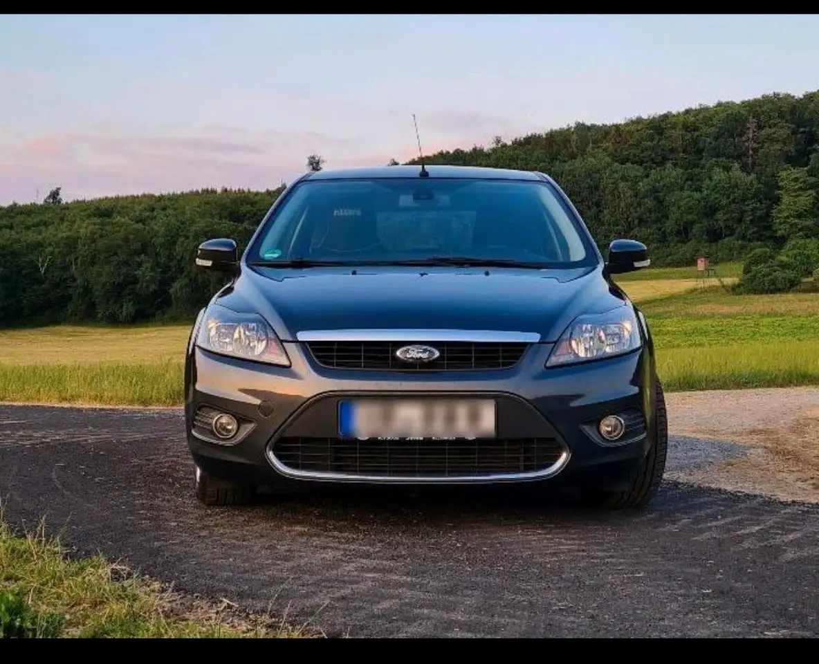 Ford Focus Titanium — photo 1 of 10
