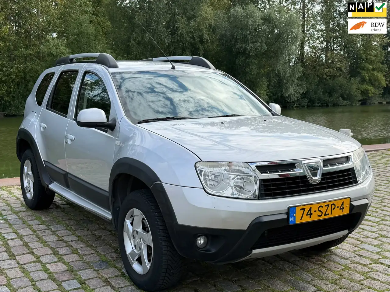 Dacia Duster 1.6 Aniversare 2wd 1e eigenaar uniek km org nl aut — photo 1 of 17