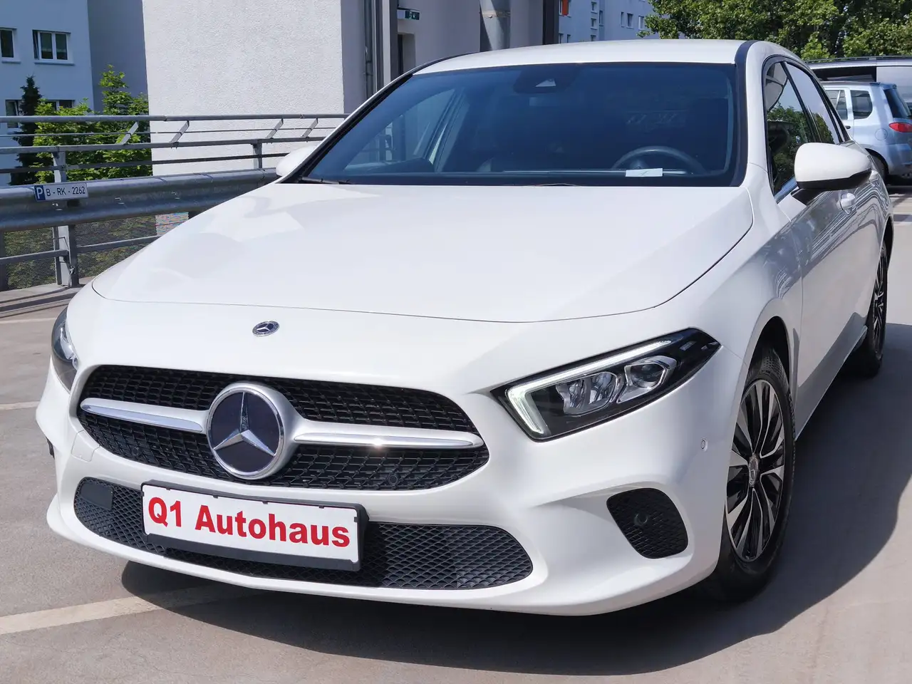 Mercedes-Benz A 180 A 180d 8G/LED/T.LEDER+SHZG/MBUX+NAVI+DAB/SMARTPHON/AHK — photo 1 of 19