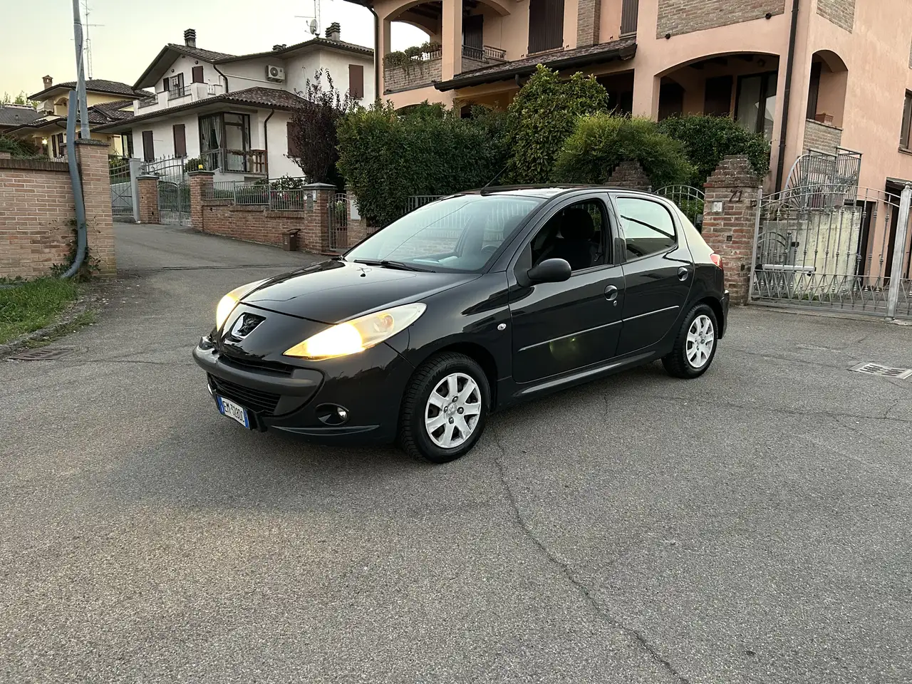 Peugeot 206 Plus 5p 1.1 Generation eco-Gpl — photo 1 of 15