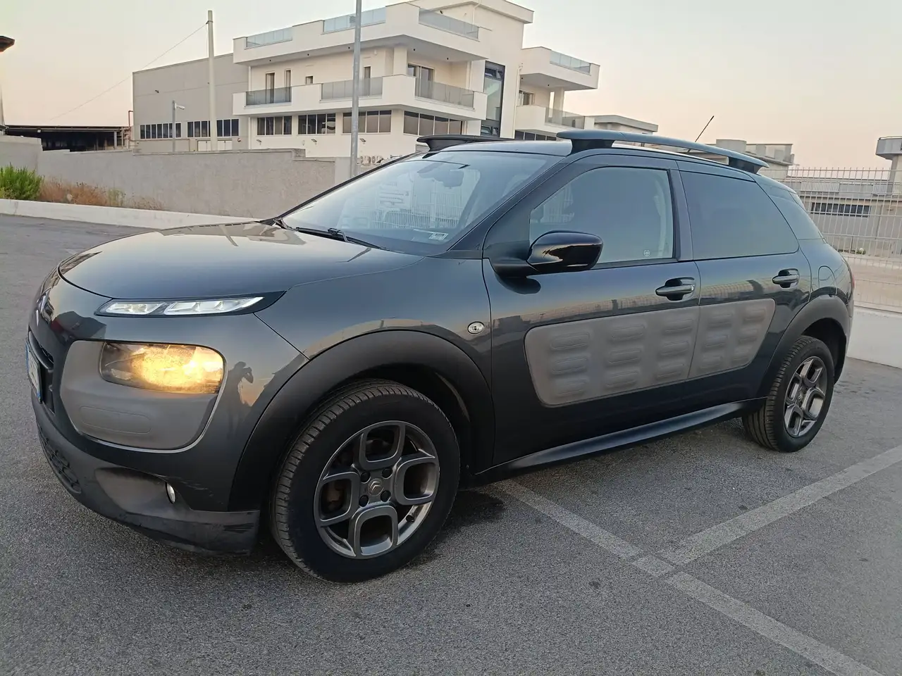 Citroen C4 Cactus C4 Cactus 1.6 bluehdi Shine s — photo 1 of 12