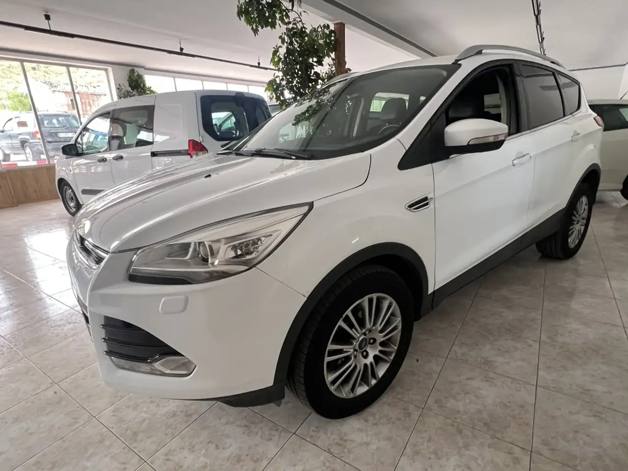 Ford Kuga 2.0TDCi Titanium 4x2 140 — photo 1 of 14