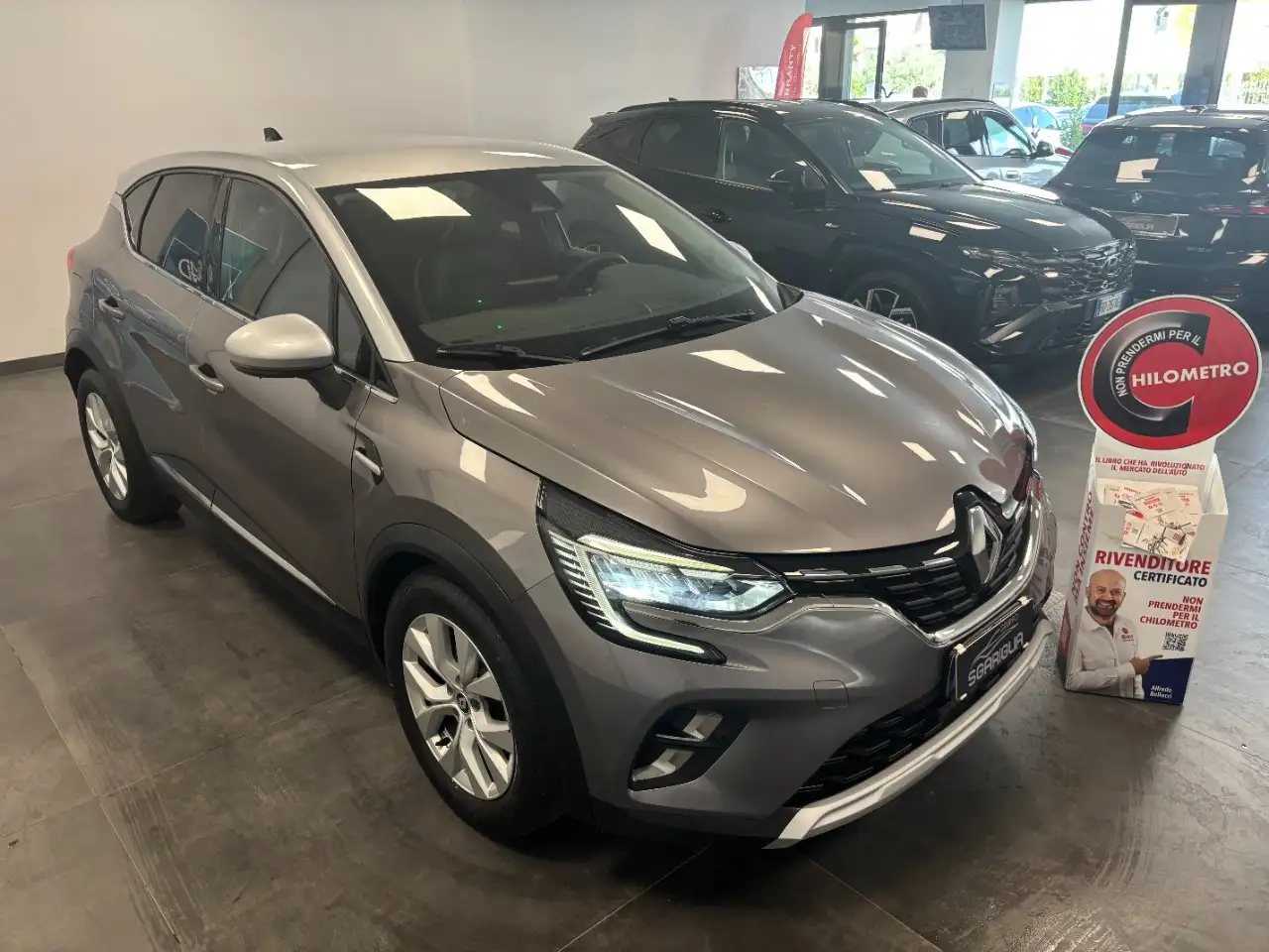 Renault Captur 1.0 GPL Intens — photo 1 of 15