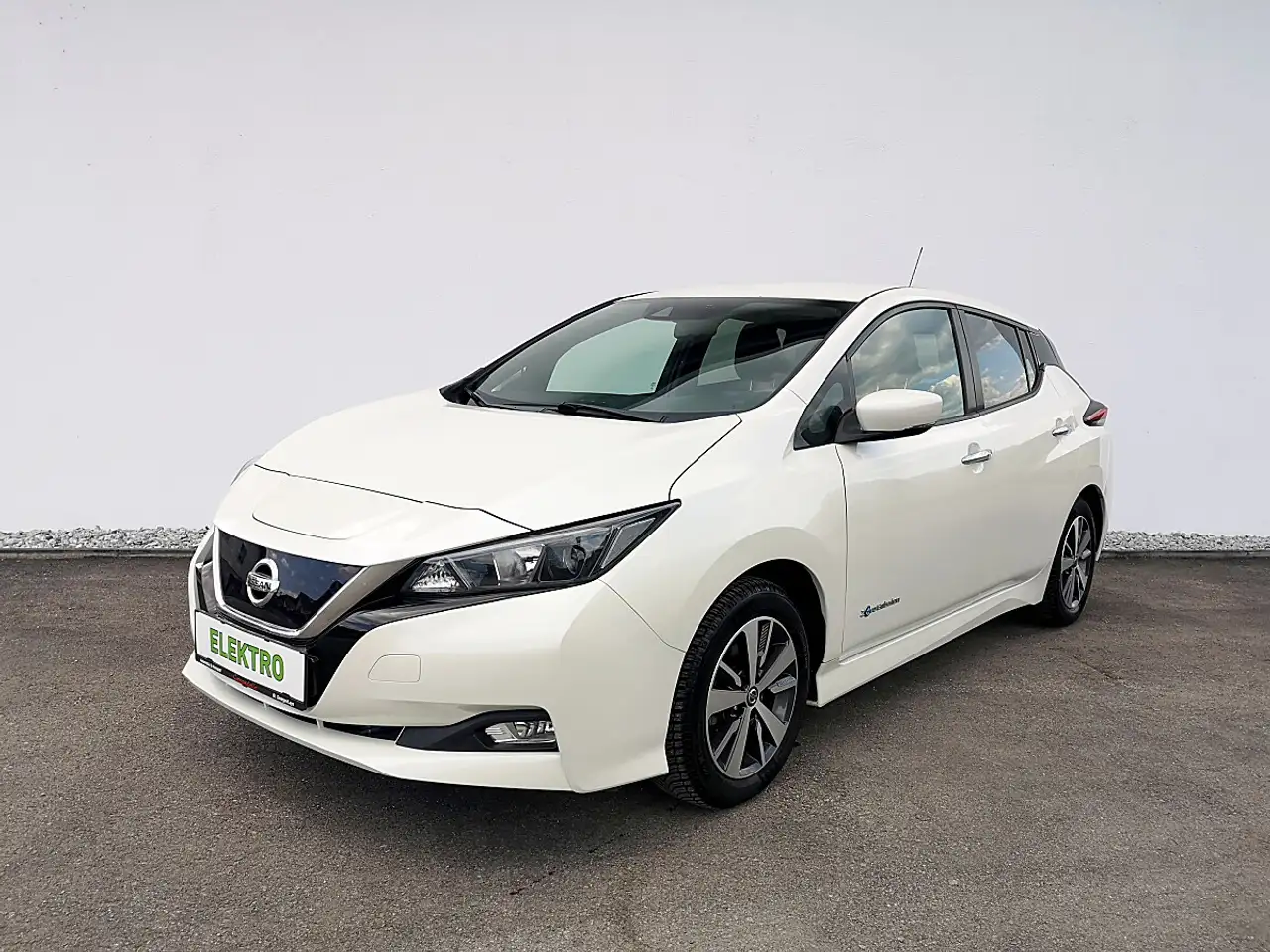 Nissan Leaf e Acenta 40kWh — photo 1 of 24