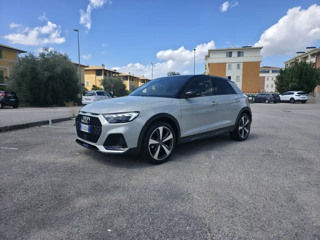 Audi A1 Citycarver 30 1.0 tfsi Identity Contrast 116cv s-t — photo 1 of 13