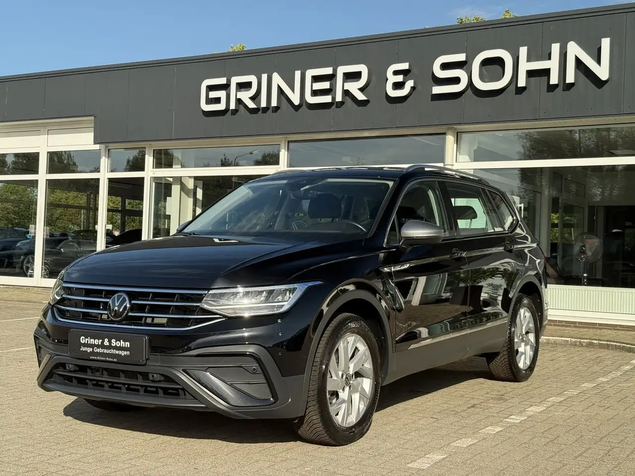 Volkswagen Tiguan Allspace Life,7-Sitzer,Winter,AHK,ACC. — photo 1 of 15