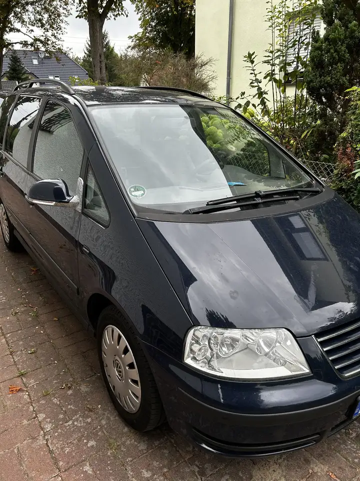 Volkswagen Sharan 2.0 TDI DPF BlueMotion Trendline — photo 1 of 3