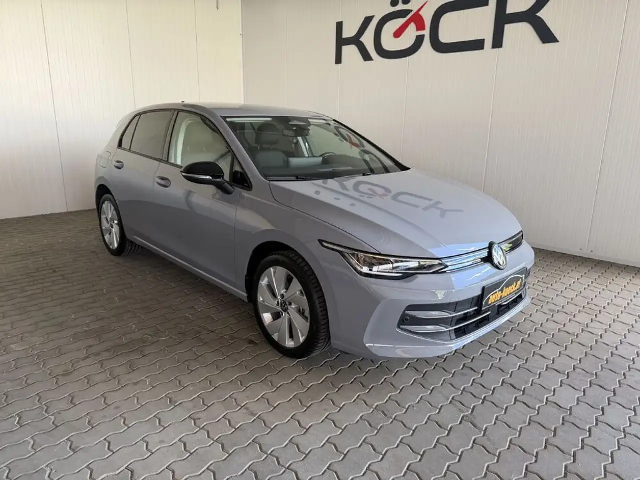 Volkswagen Golf 1.5 TSI eHybrid 150 kW Life — photo 1 of 30