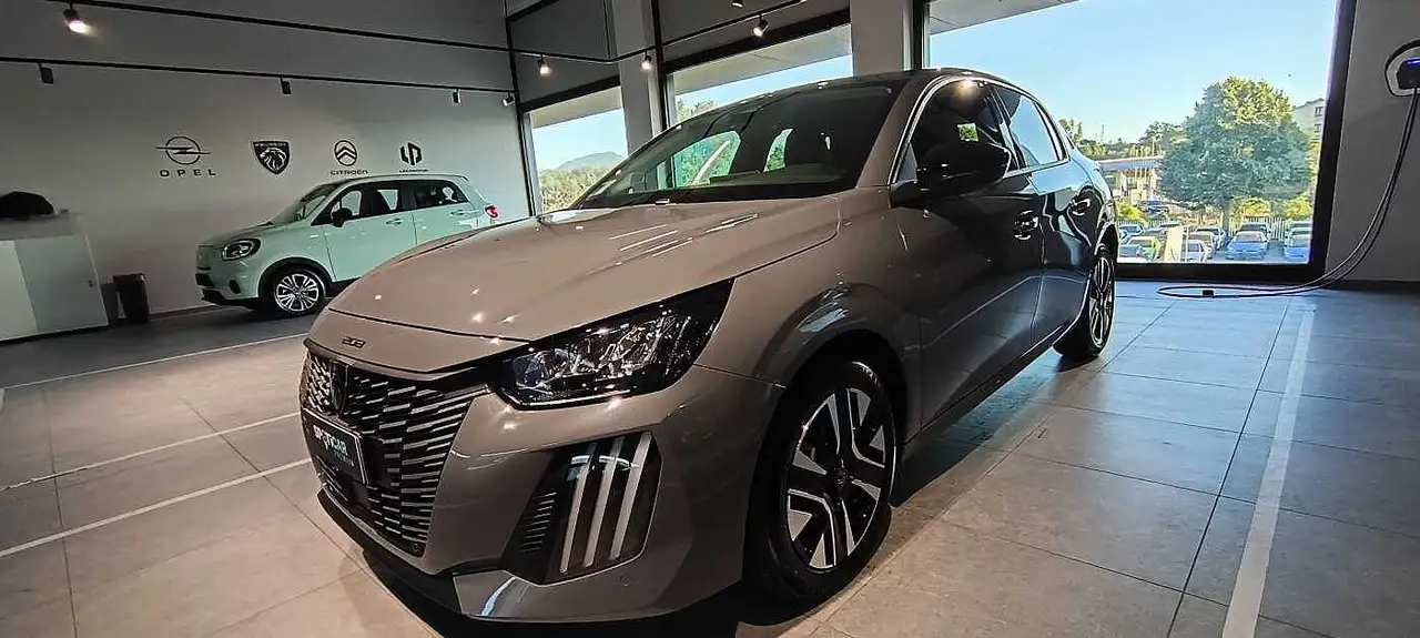 Peugeot 208 2ª serie Hybrid 110 e-DCS6 5 porte Allure — photo 1 of 15
