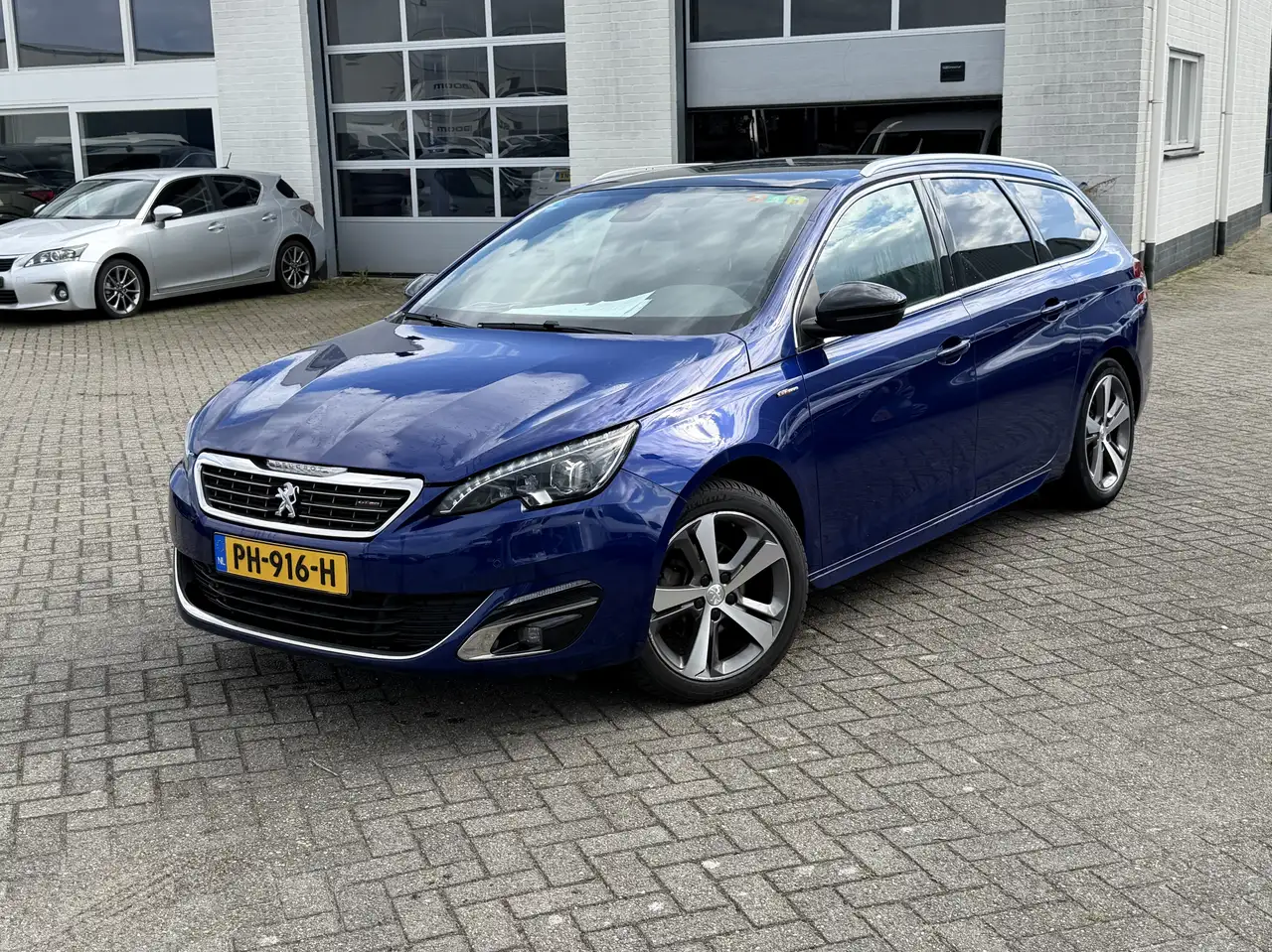 Peugeot 308 1.6 BlueHDI GT-Line Automaat| Pano| Denon 2017 — photo 1 of 19