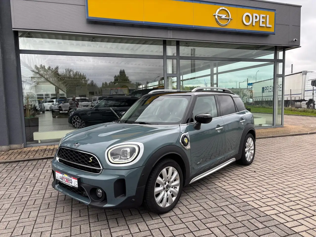 MINI Cooper SE Countryman Cooper SE *PANO*LEDER*KUNDENAUFTRAG* — photo 1 of 18