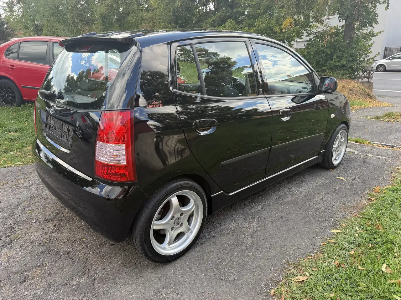 Kia Picanto 1.1 EX — photo 1 of 10
