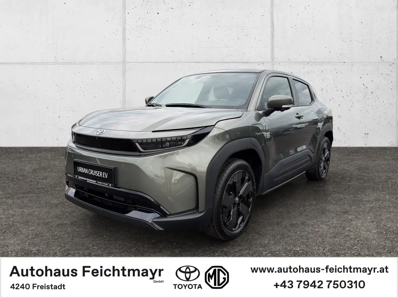 Toyota Urban Cruiser 2WD Lounge Elektrik 5t. — photo 1 of 11