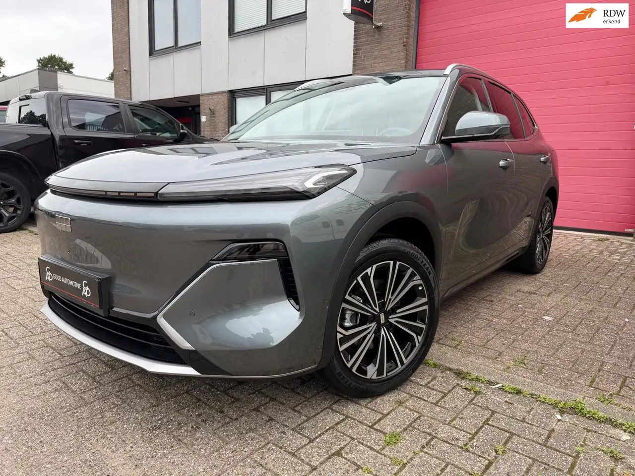 Geely Starray EM-i 1.5 Max+, Pano, 360, Memory — photo 1 of 21