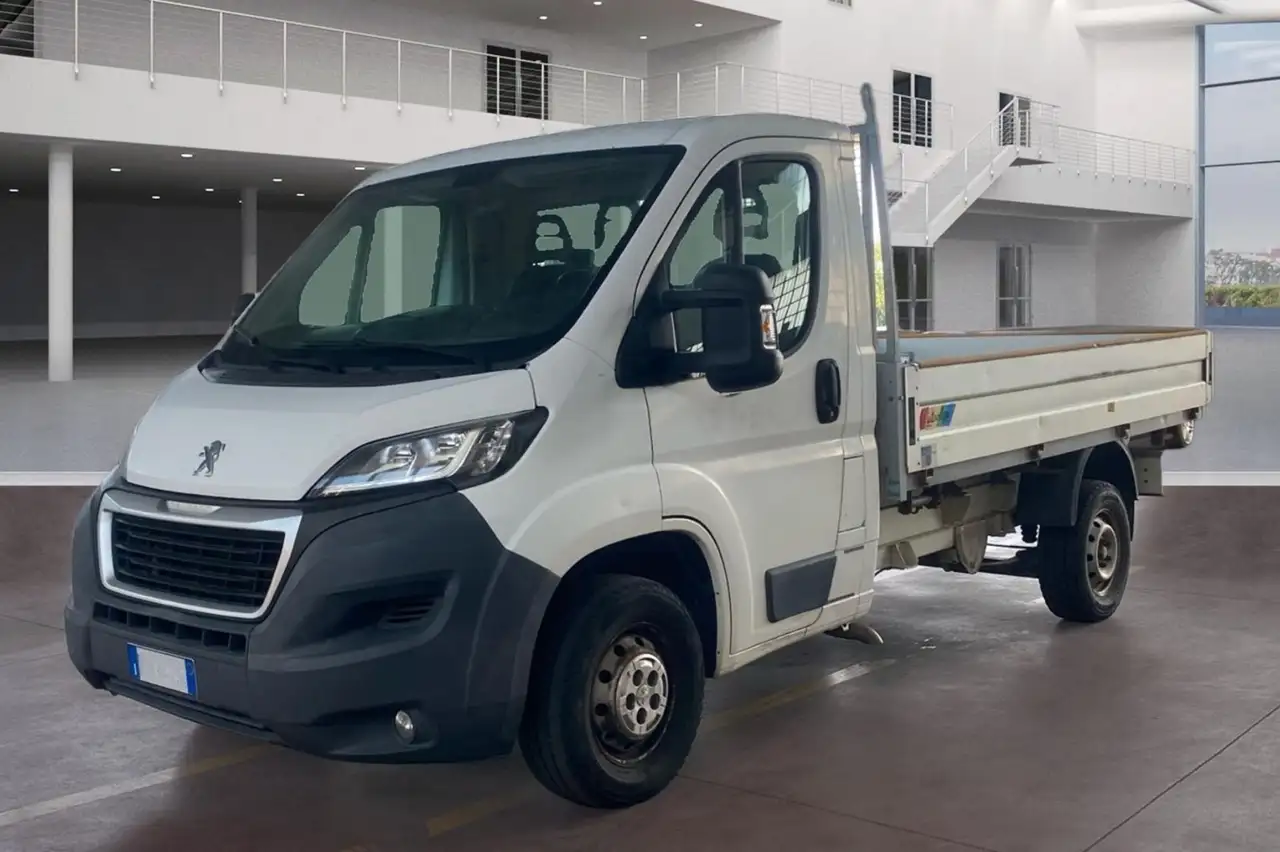 2016 Peugeot Boxer PEUGEOT Boxer 335 2.2 HDi/130CV FAP PM Cabinato, photograph 3