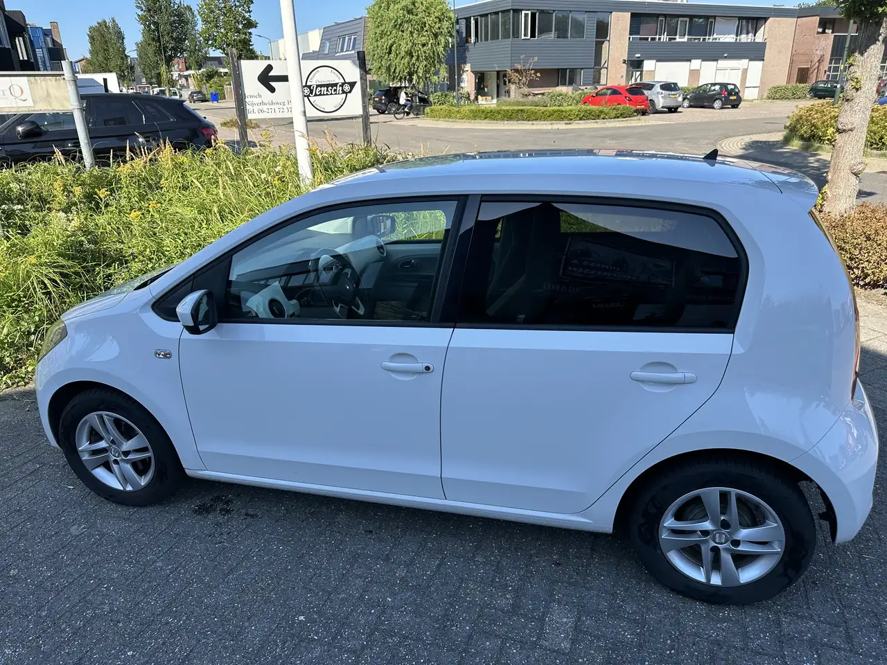 SEAT Mii 1.0 Ecomotive 4You White — photo 1 of 14