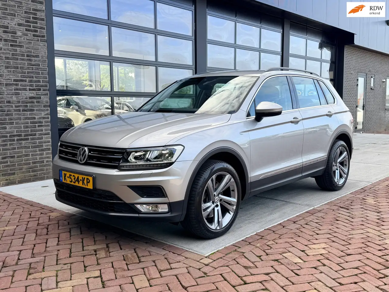 Volkswagen Tiguan 2.0 TSI 4Motion Highline | Autom | CarPlay | Trekh — photo 1 of 35