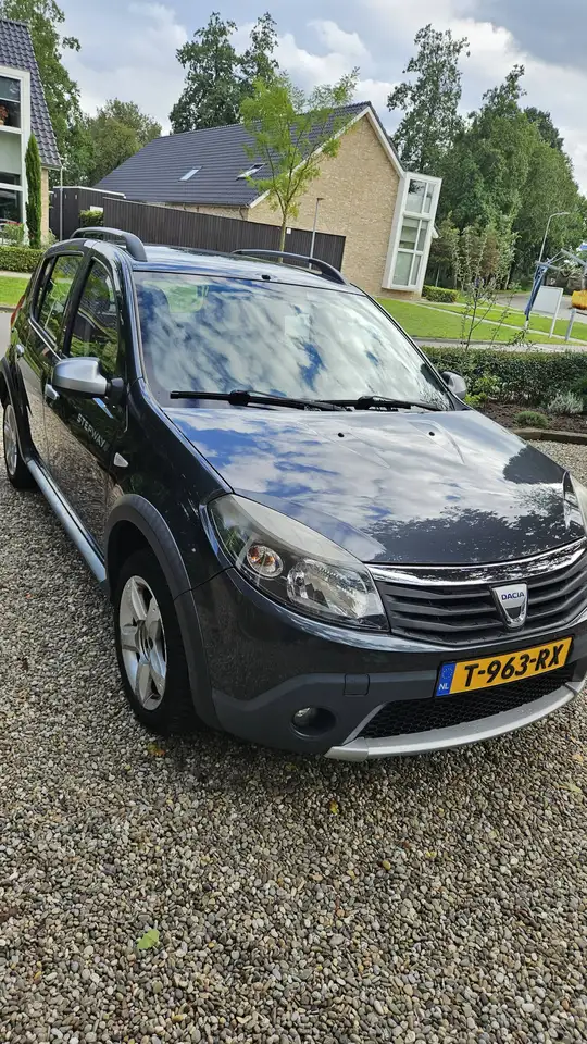 Dacia Sandero Sandero 1.6 Lauréate — photo 1 of 18