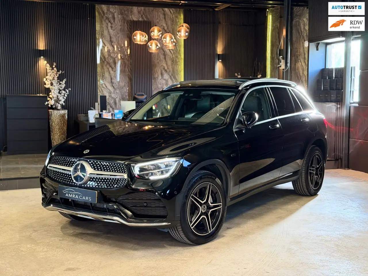Mercedes-Benz GLC 300 300e 4MATIC AMG Line|Pano|Trekhaak|Camera — photo 1 of 27