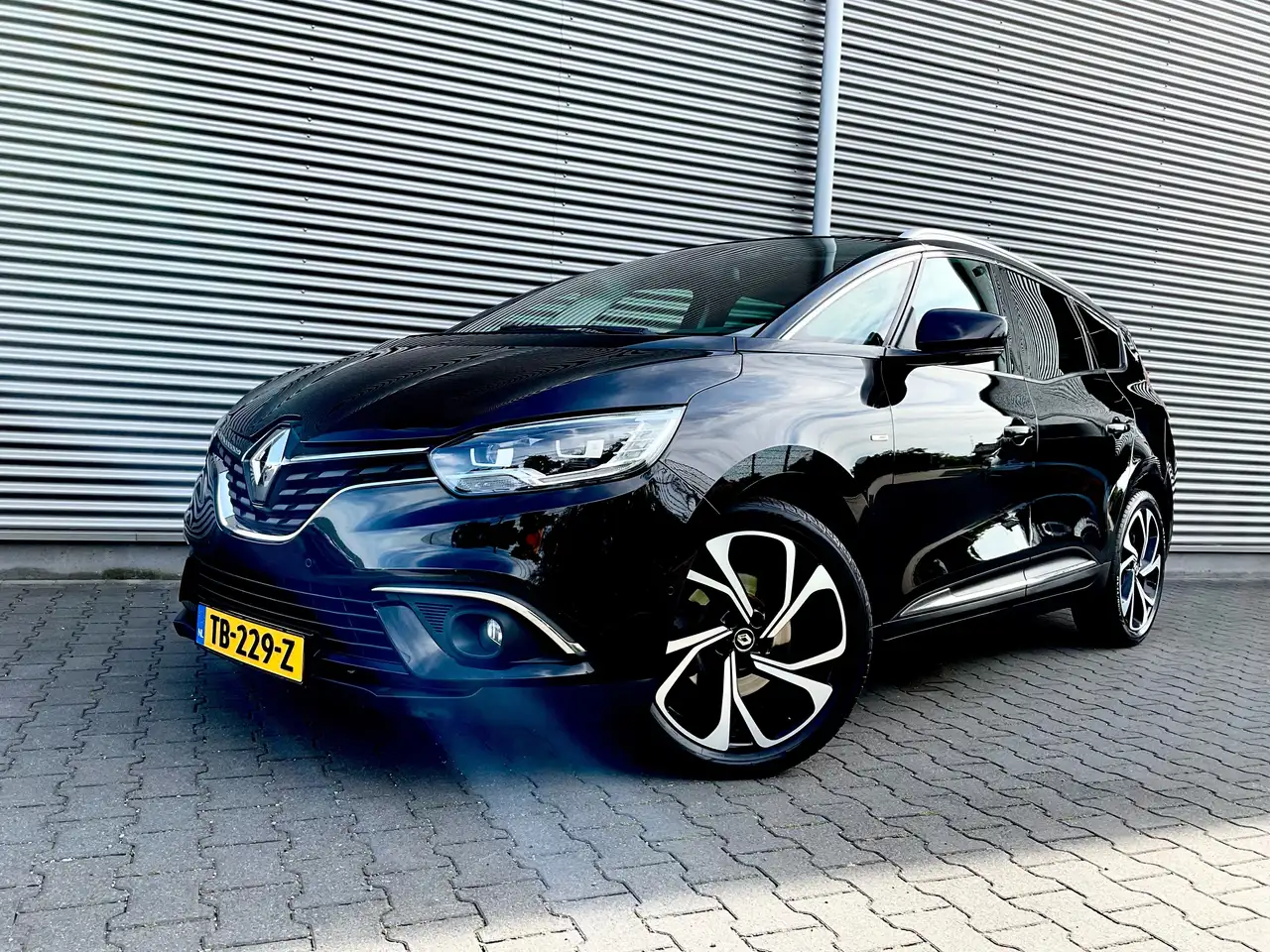 Renault Grand Scenic TCe 140 Bose 7P Automaat 12 maanden garantie — photo 1 of 19
