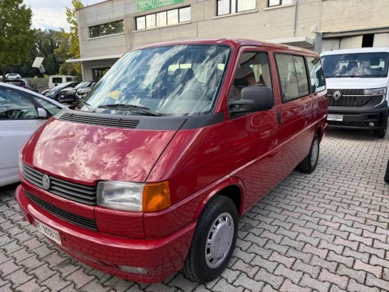 Volkswagen T4 Kombi 2.5 Benzina 7 posti Caravelle GL — photo 1 of 11