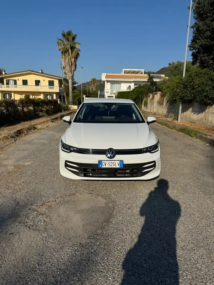 Volkswagen Golf Golf VIII 2024 1.5 etsi Edition Plus 115cv dsg — photo 1 of 14