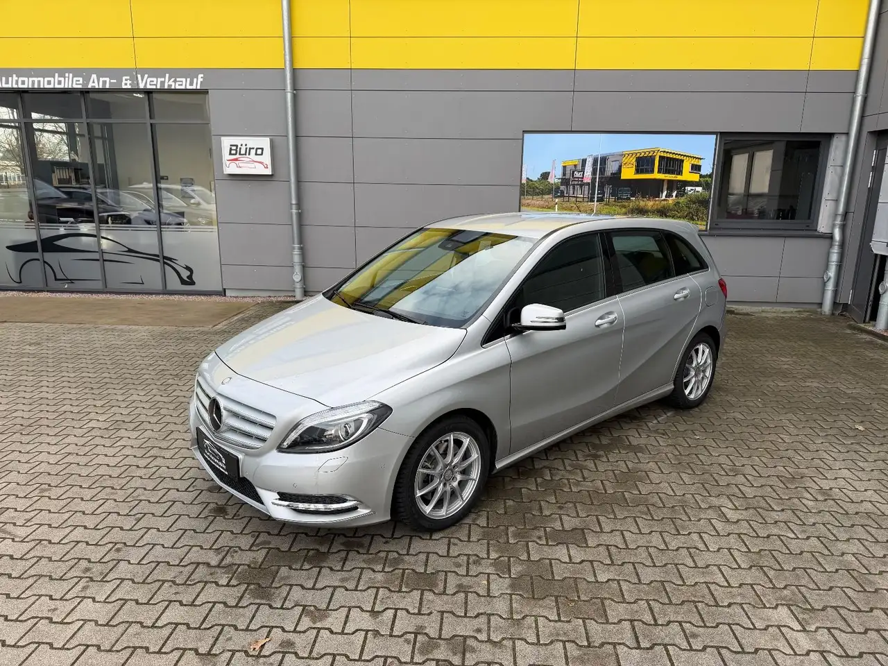 Mercedes-Benz B 250 B B 250/SHZ/AUTOMATIK/ALU/18000KM — photo 1 of 27
