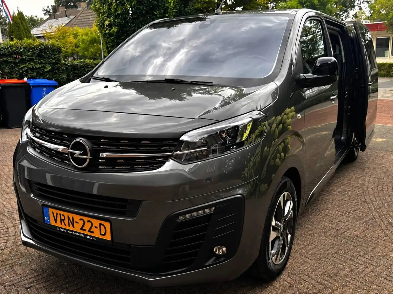 Opel Zafira Life Luxe rolstoelbus 2 L diesel 180PK — photo 1 of 25