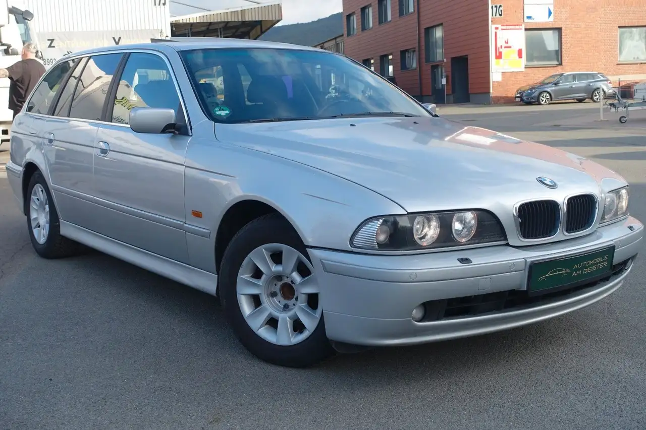 BMW 525 i A Exclusive touring//TÜV 4/28//GSD//XENON// — photo 1 of 25