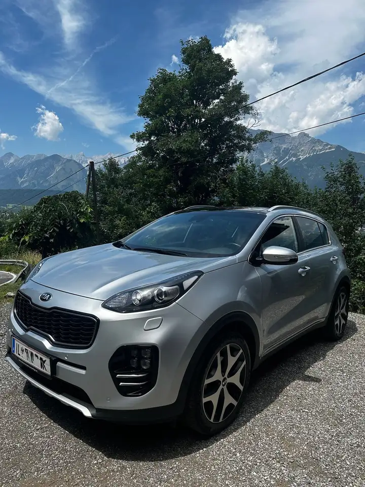 Kia Sportage 2,0 CRDI AWD Aut. GT Line — photo 1 of 10