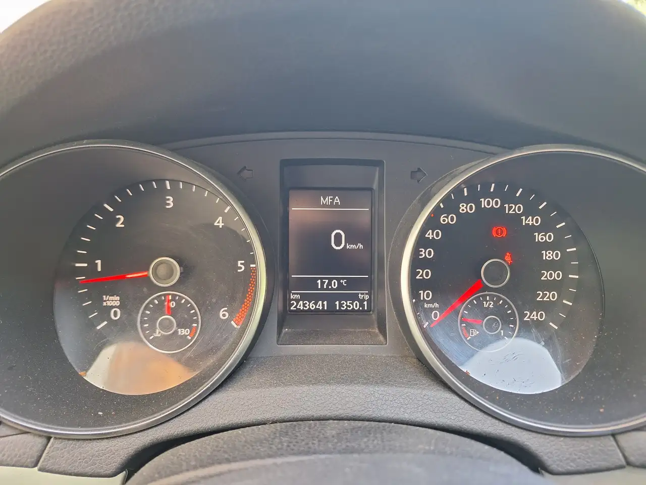 Volkswagen Golf 5p 1.6 tdi Highline — photo 1 of 6