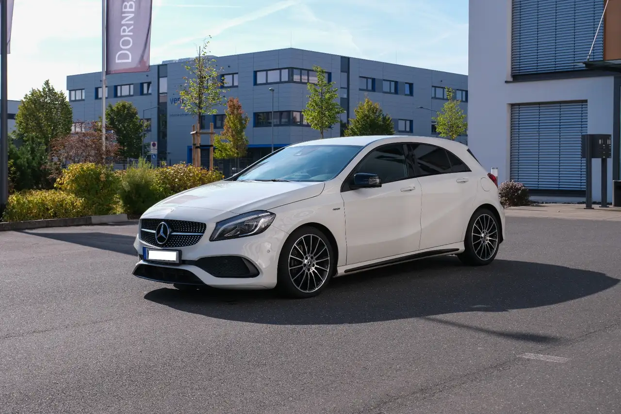 Mercedes-Benz A 200 A 200 AMG-LINE | NIGHTPAKET | CARPLAY | Ambiente — photo 1 of 17