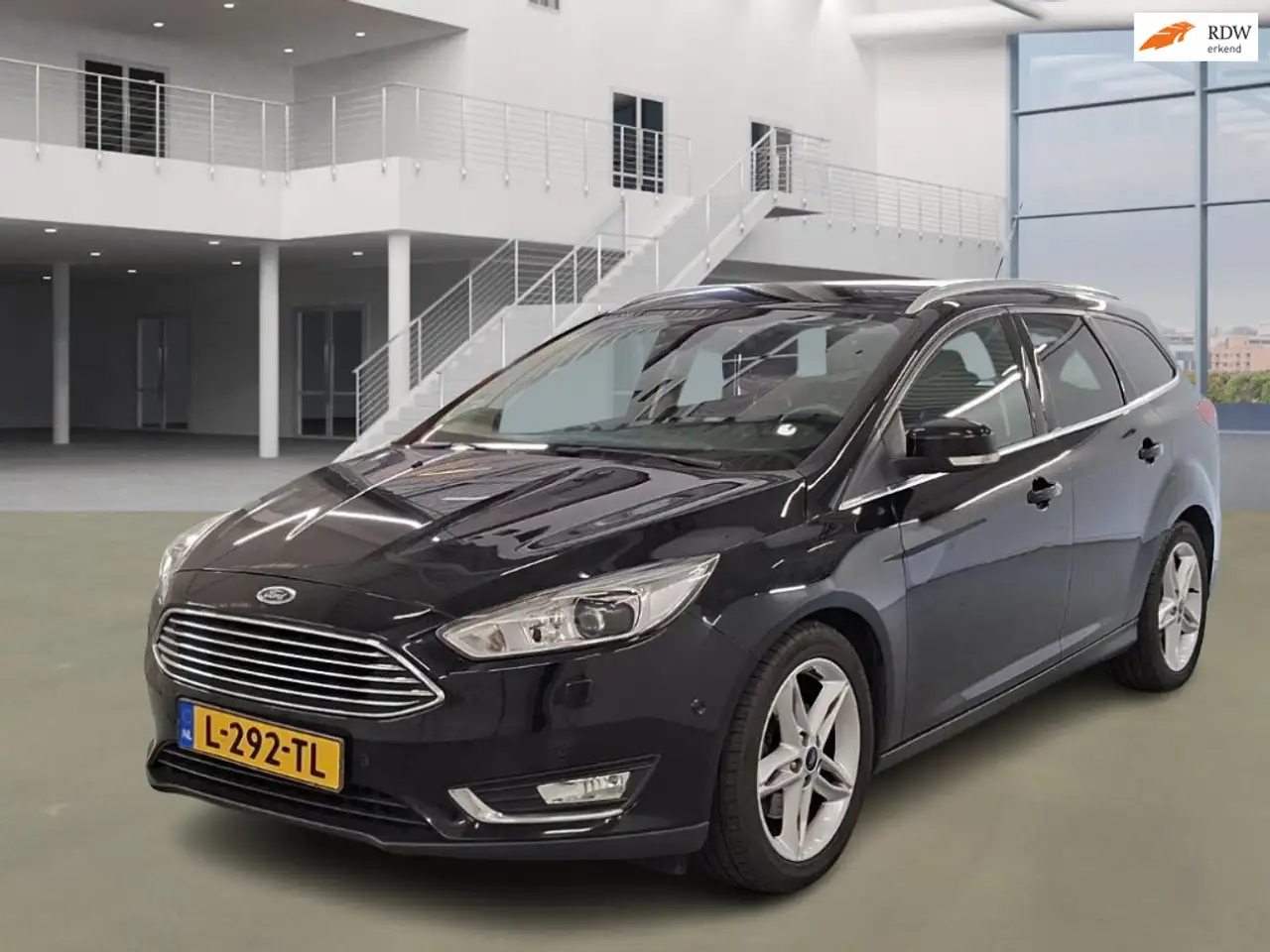 Ford Focus Wagon 1.5 Titanium|XENON|CAMERA|PSENSOR|HALFLEDER| — photo 1 of 21