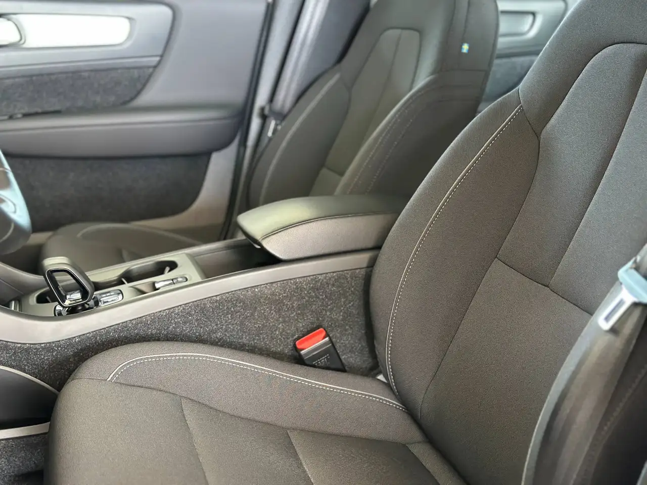2023 Volvo XC40 1.5 T4 PHEV Essential auto, photograph 9