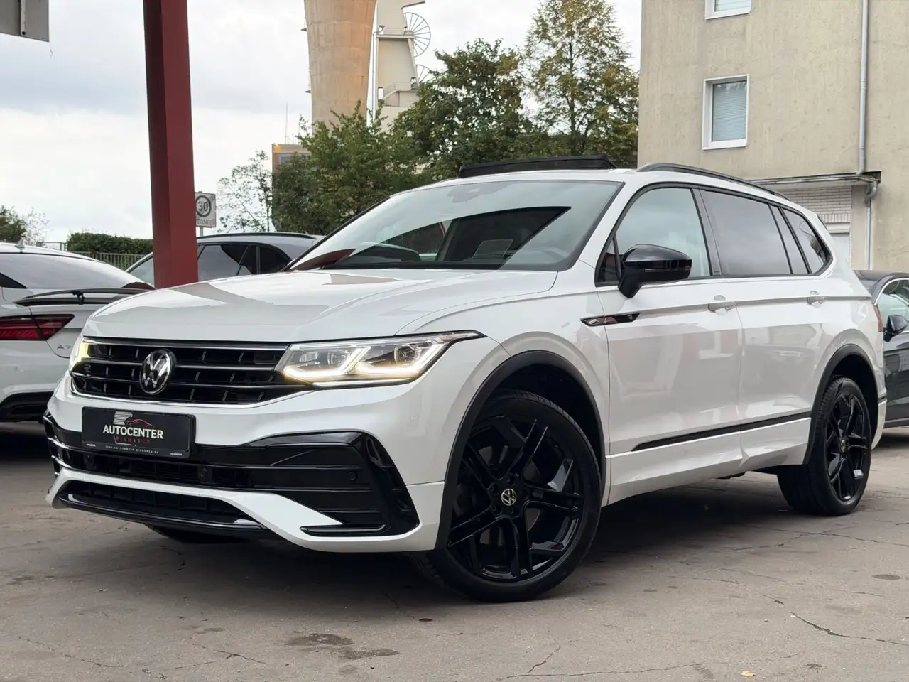 Volkswagen Tiguan Allspace R-Line 4M NAVI/LED/PANO/HUD/7-SI — photo 1 of 15