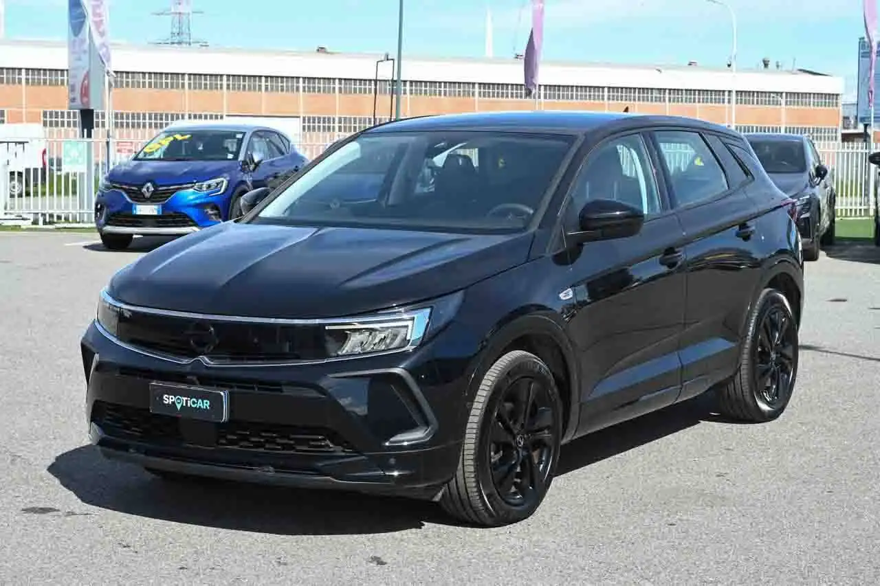 Opel Grandland 1.2 GS — photo 1 of 15