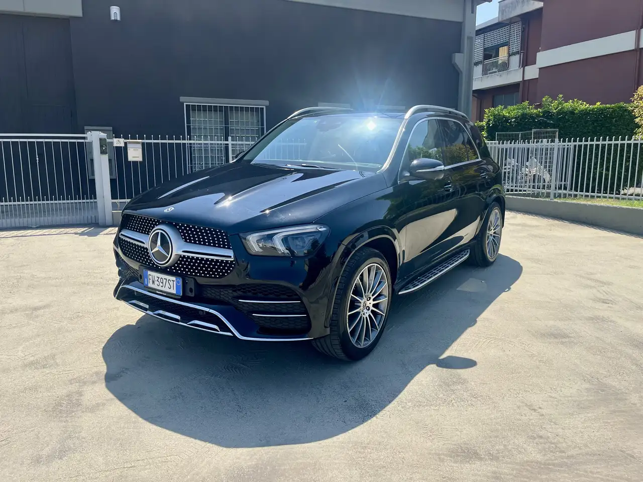 Mercedes-Benz GLE 300 d Premium 4matic auto — photo 1 of 12