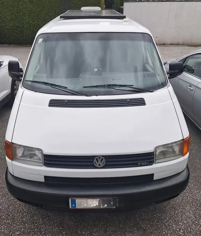 Volkswagen T4 2.5 TDI langer Radstand Wohnmobil rostfrei — photo 1 of 12