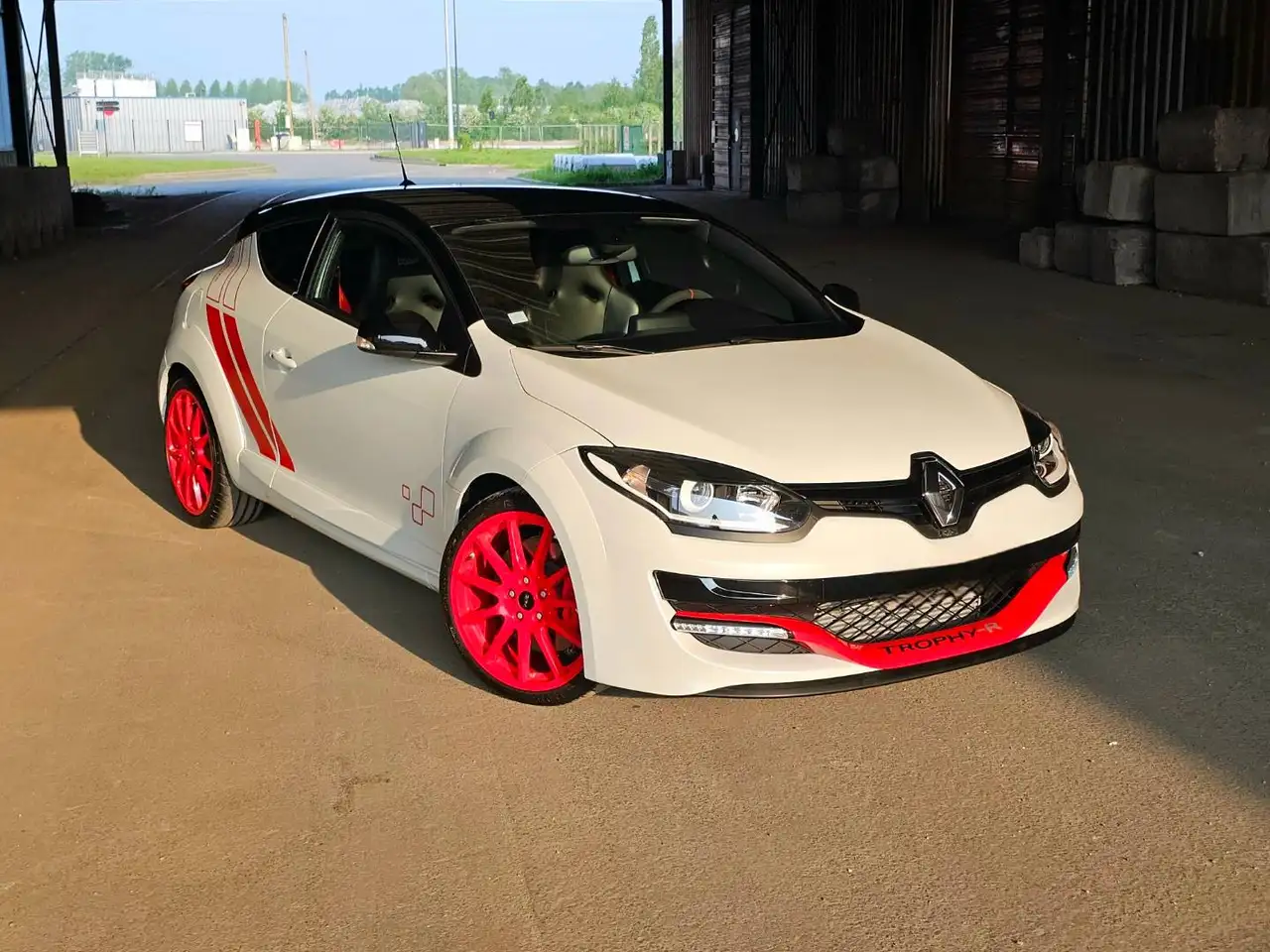 Renault Megane RS TROPHY R — photo 1 of 7