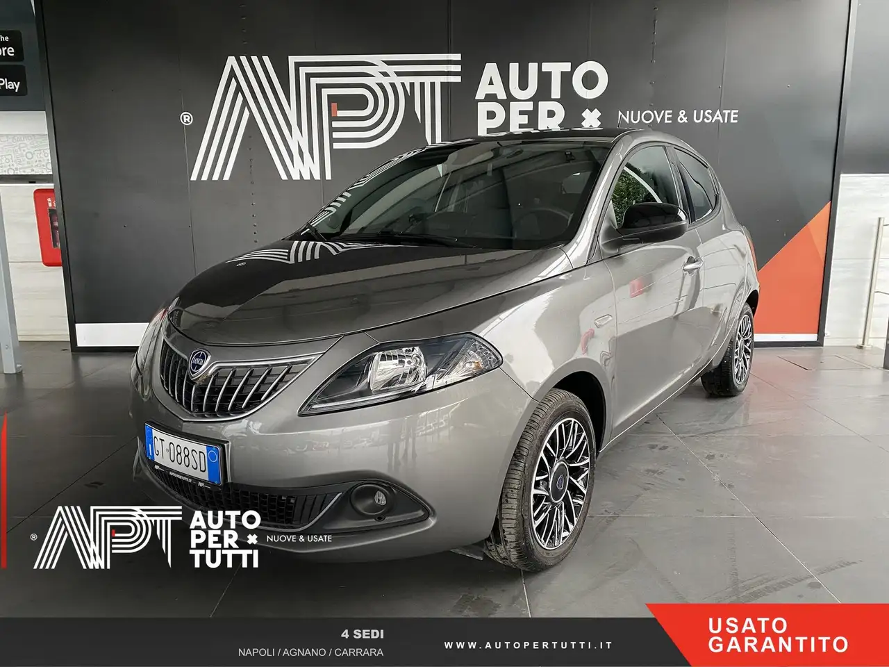Lancia Ypsilon Ypsilon 1.0 firefly hybrid Platino s&s 70cv — photo 1 of 24