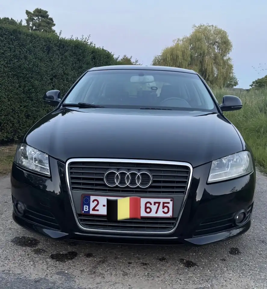 Audi A3 1.6 Ambiente — photo 1 of 14