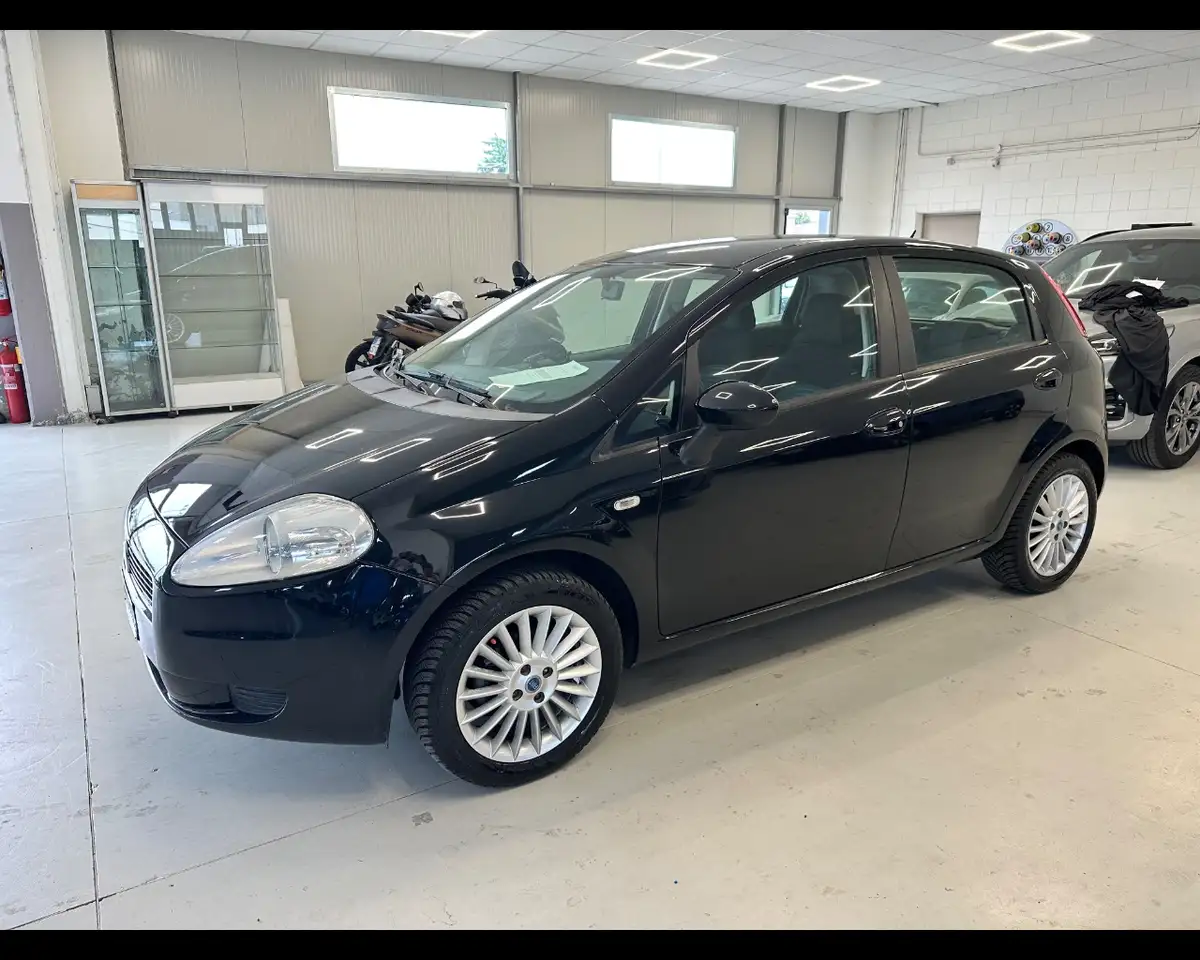 Fiat Grande Punto 5 Porte 1.4 Starjet Dynamic — photo 1 of 15