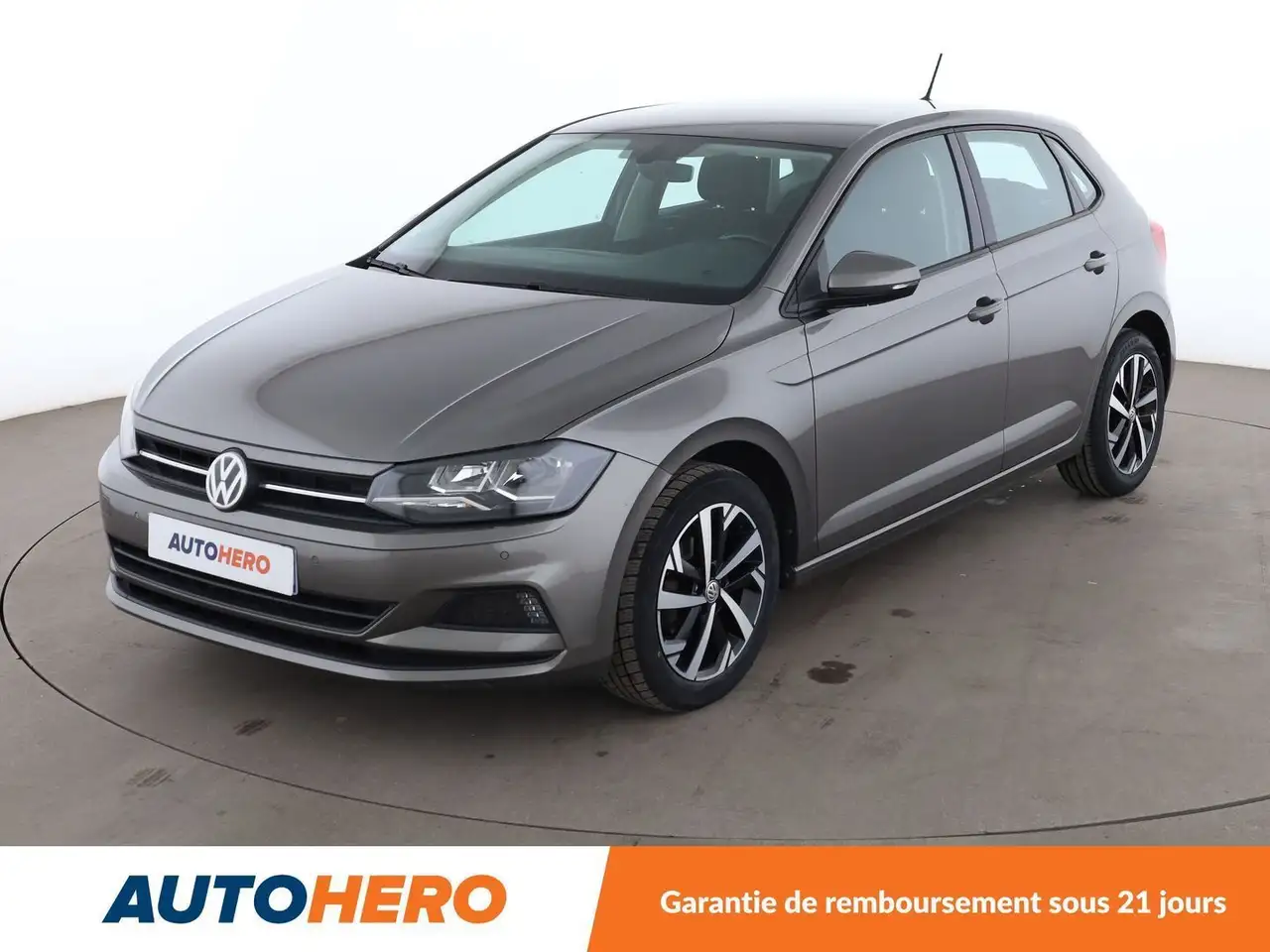 Volkswagen Polo 1.0 TSI Connect — photo 1 of 36
